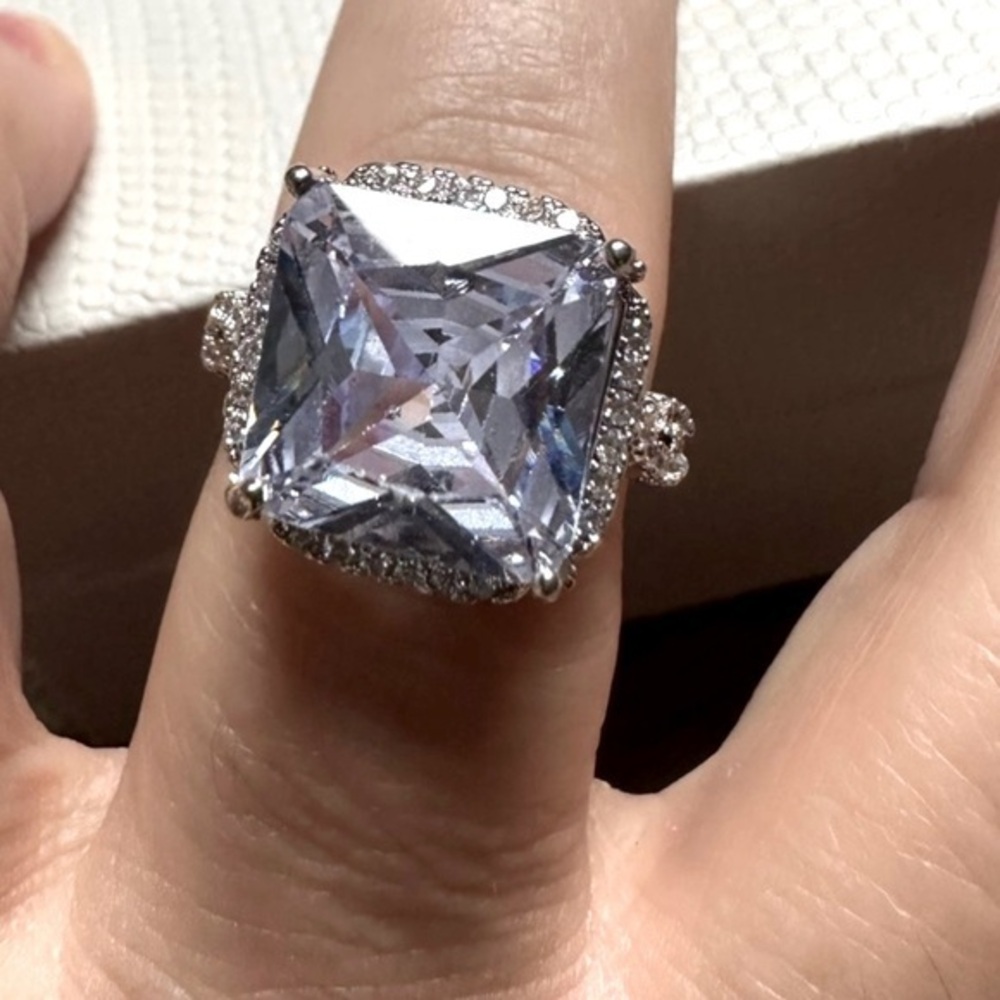 5.0 carat, Fancy Blue Diamond Square shaped VS2 Clarity ring 18k finish …